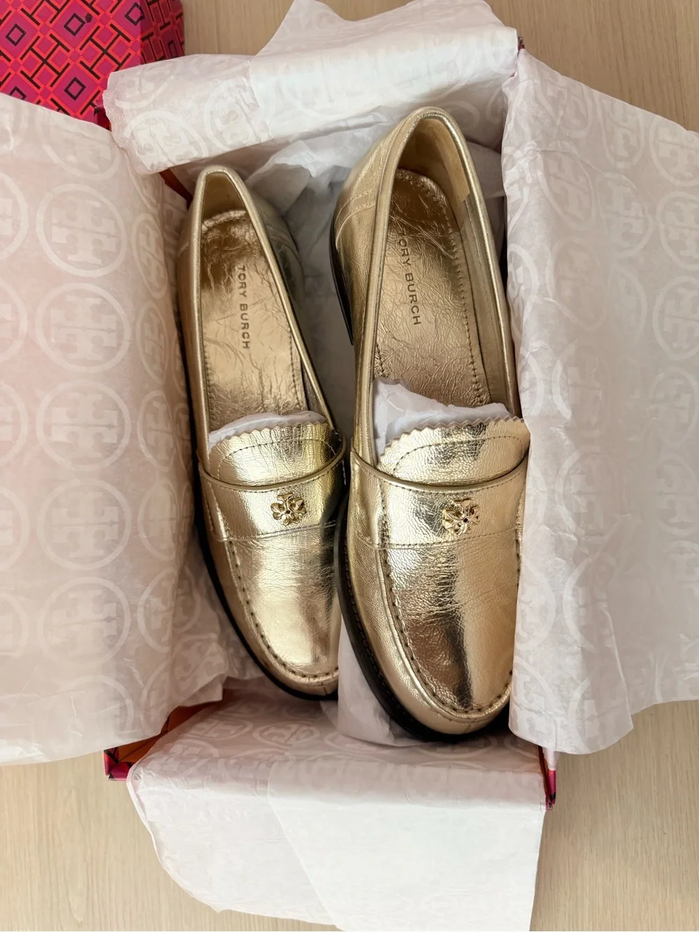 Tory Burch Classic Loafers - Spark Gold Metallic Leather - size 6 - brand new